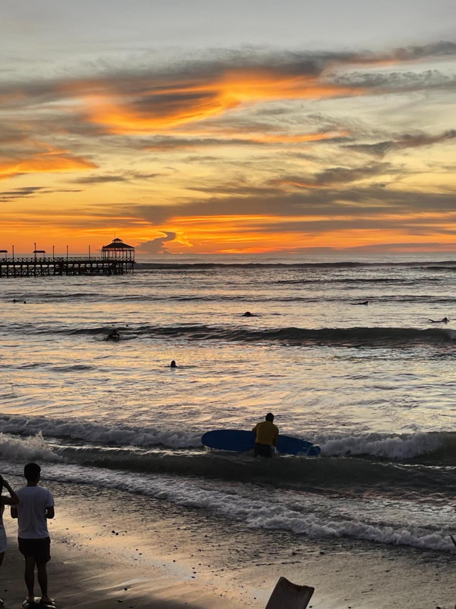 Totora Surf Hostel Huanchaco Exterior photo